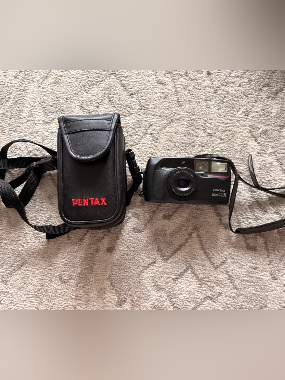 Pentax Compact Point-and-Shoot Camera in Black with Black Case UNTESTED
